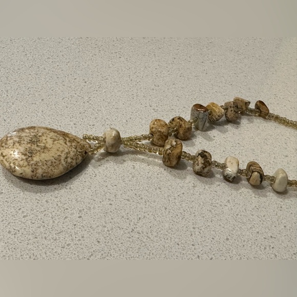 Lovely earthy tone stone and glass beaded necklace - Picture 7 of 7